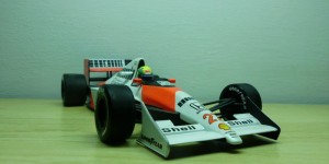 McLaren Honda MP4/5B  (Escala 1:18)