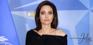 Jolie escreve importante artigo sobre o direito das mulheres