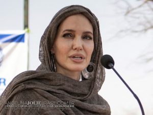 Jolie celebra Dia do Refugiado em Burquina Fasso